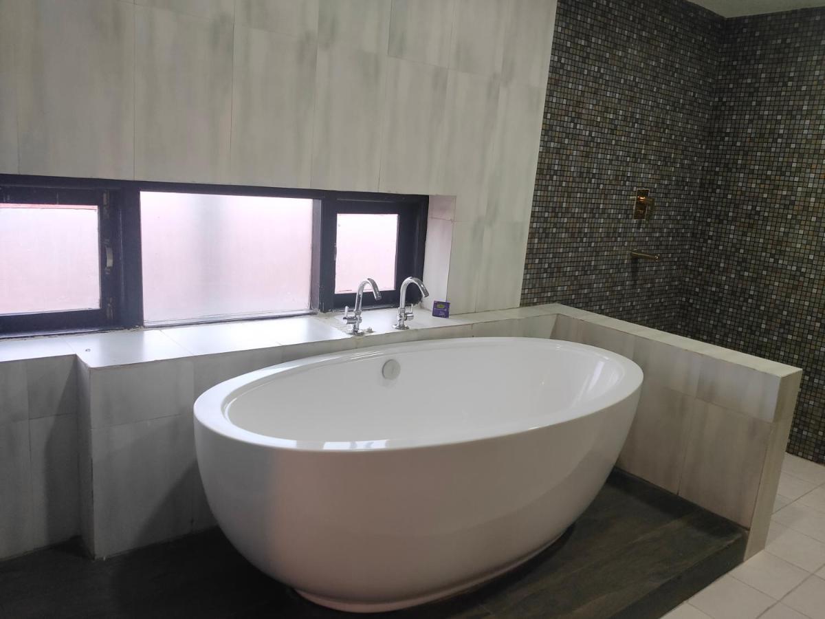 Pashupati Boutique Hotel & Spa カトマンズ エクステリア 写真